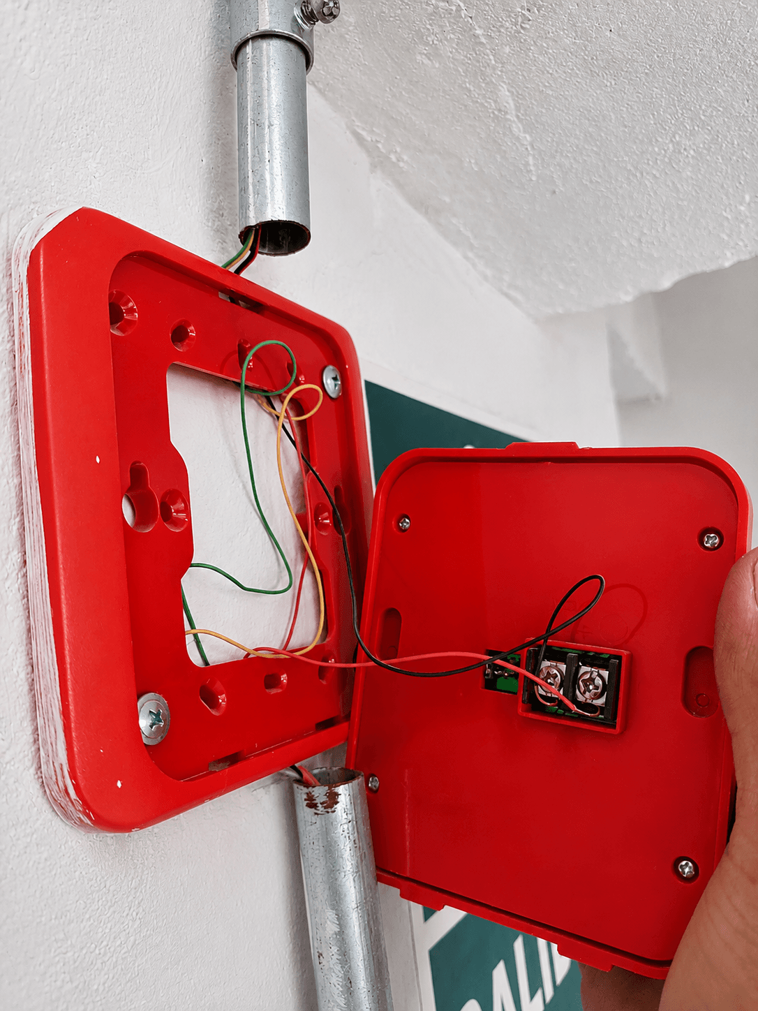 Fotografía de obra 2 del proyecto: Servicios Eléctricos - Alarma Contra Incendios